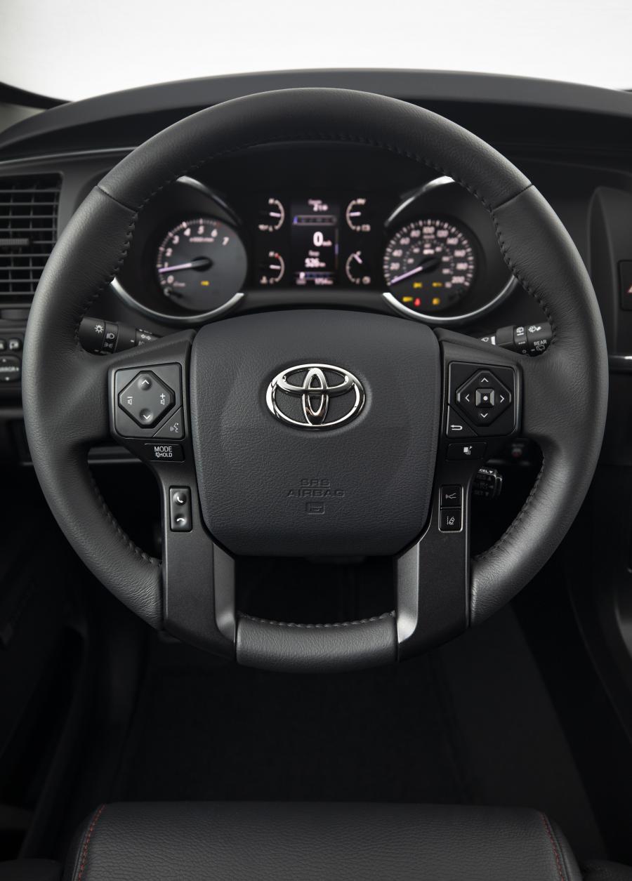 Панель приборов Toyota Sequoia TRD Pro 2019 года  (фото 39 из 42)